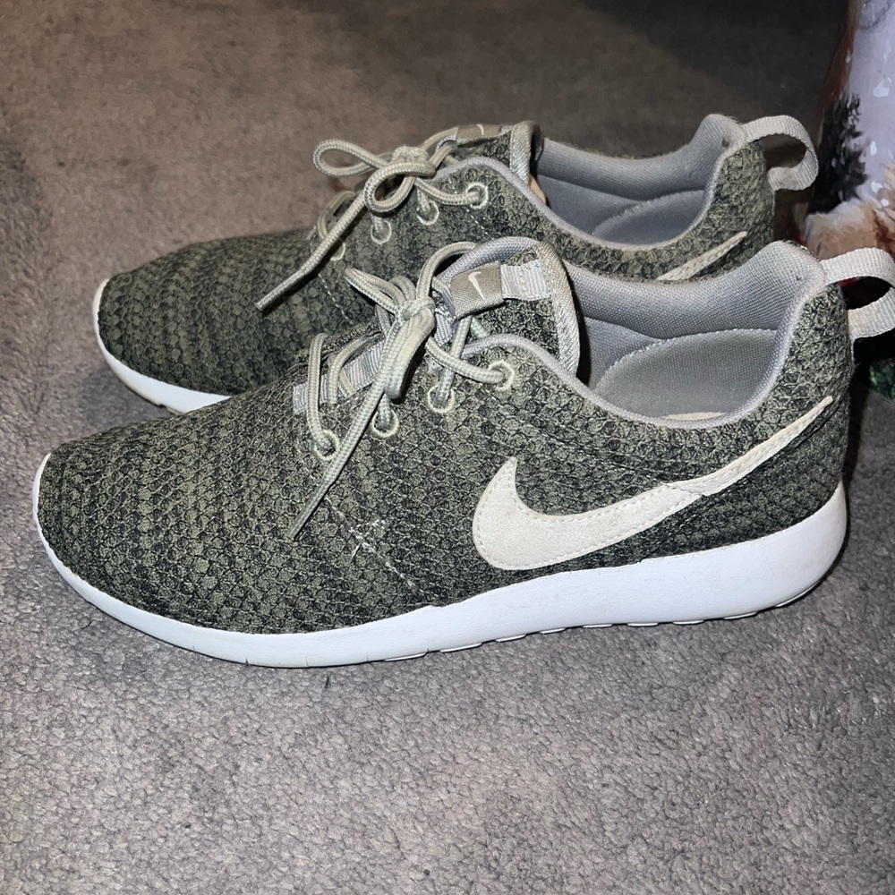 Nike Roche Run limited edition fall color 8